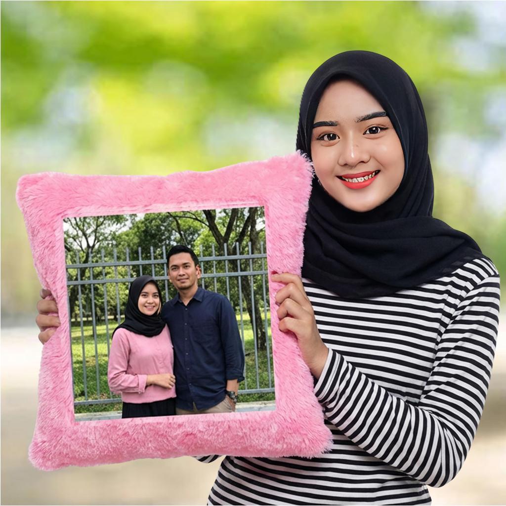 Bantal Custom Foto Bingkai Bulu Rasfur – Gratis Nama & Desain